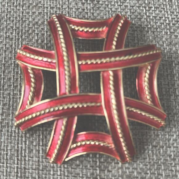 Vintage Crown Trifari Red Enamel Gold Tone Maltese Cross Brooch Pin - Picture 1 of 7